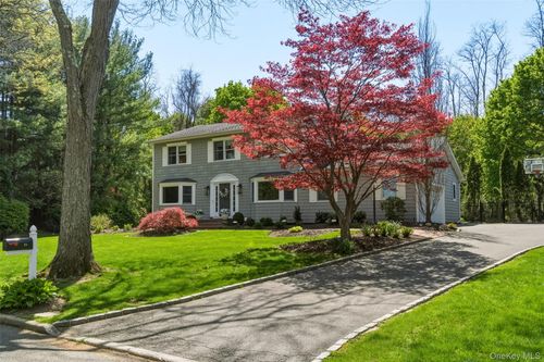 25 Makanna Dr, Huntington, NY, 11743-2905 | Card Image