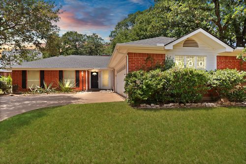 105 Arthur Dr, Kennedale, TX, 76060-5201 | Card Image