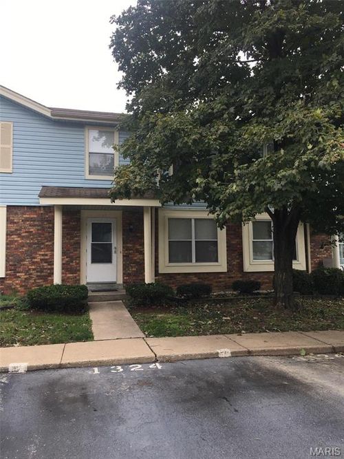 1324 Summergate Pkwy, Saint Charles, MO, 63303-6360 | Card Image