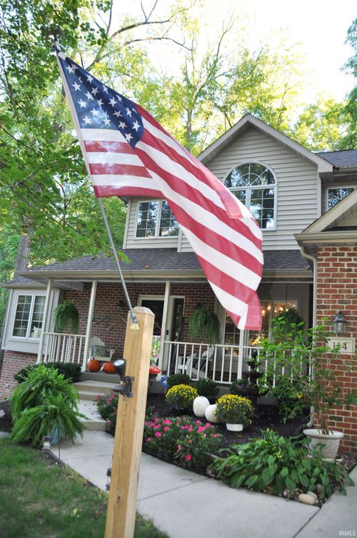 114 Chaudoin Dr, Angola, IN, 46703-2166 | Card Image