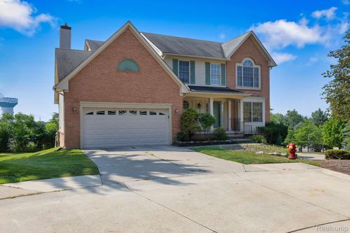 28006 Golf Pointe Blvd, Farmington Hills, MI, 48331-2925 | Card Image
