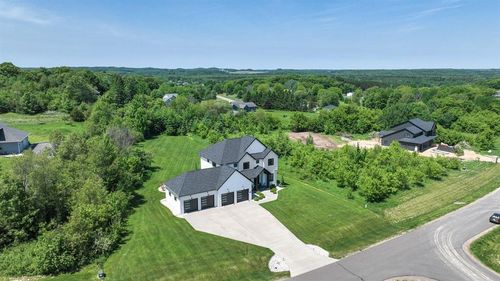 S8908 Chestnut Rd, Eau Claire, WI, 54701-1102 | Card Image
