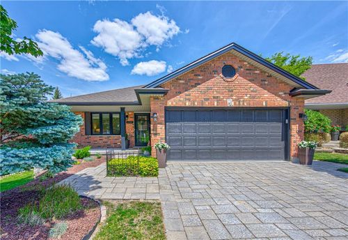179 Westchester Drive, Kitchener, ON, N2B3M8 | Card Image