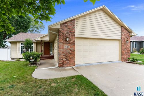 5101 S Woodwind Ave, Sioux Falls, SD, 57108-5123 | Card Image
