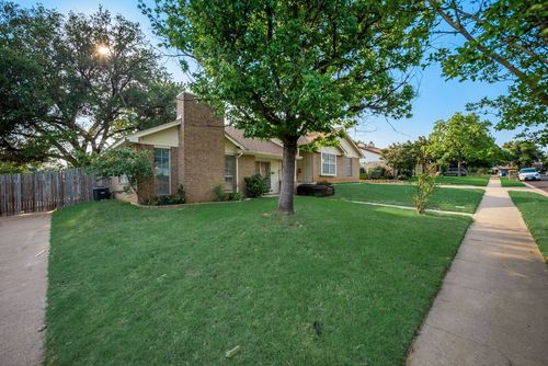 2925 Kathleen Ln, Euless, TX, 76039-7820 | Card Image