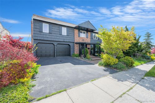 3935 Sally Ln, Oceanside, NY, 11572-5934 | Card Image