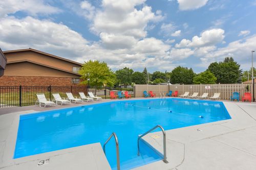 3935 S 84th St, Greenfield, WI, 53228-2340 | Card Image