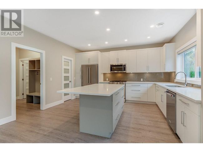 788 Acadia St, House other with 4 bedrooms, 3 bathrooms and 2 parking in Kelowna BC | Image 12