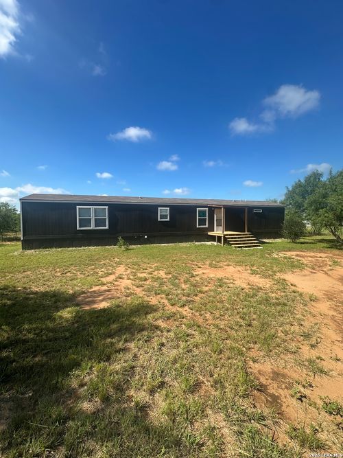 825 County Road 640, Hondo, TX, 78861-5584 | Card Image