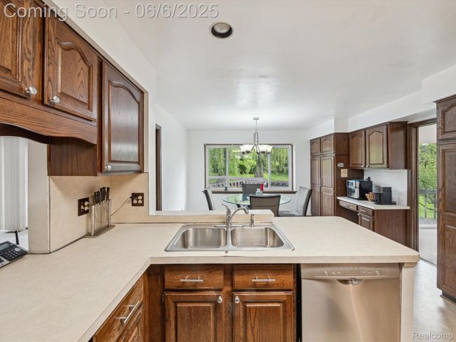17-4677-Rolling-Ridge-Rd-West-Bloomfield-Township-MI-48323-WindowStill-27.jpg | Image 15