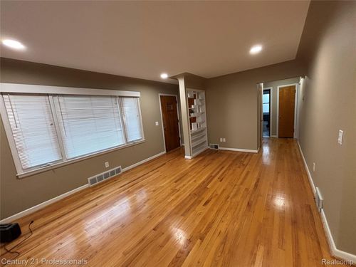 312 Northwood Ave, Rochester, MI, 48307-1542 | Card Image