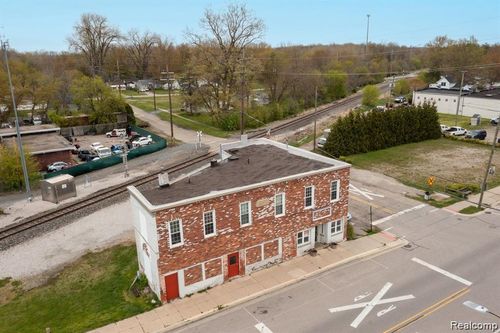 910 Monroe St, Carleton, MI, 48117-9055 | Card Image