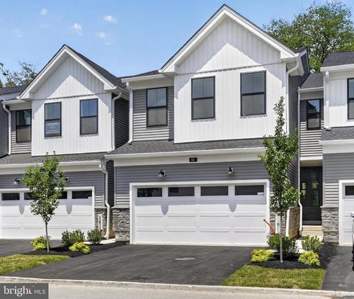 44 Grayson Ln, DOWNINGTOWN, PA, 19335-2066 | Card Image