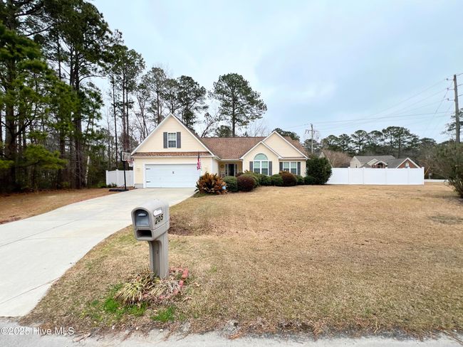 205 Cherry Blossom Ln, House other with 4 bedrooms, 2 bathrooms and 2 parking in Havelock NC | Image 4