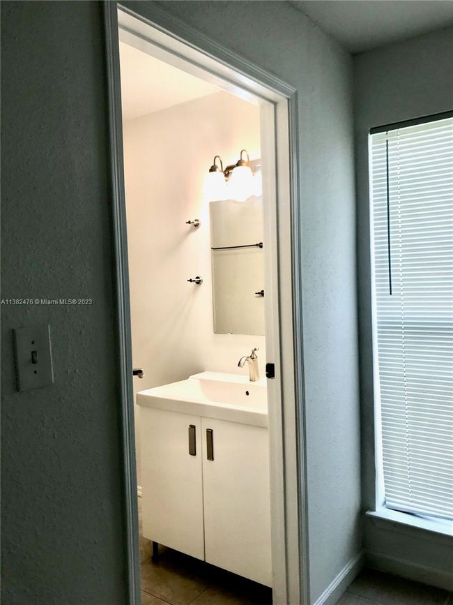 APT-1110 - 805 Riverside Dr, Condo with 2 bedrooms, 2 bathrooms and null parking in Coral Springs FL | Image 18