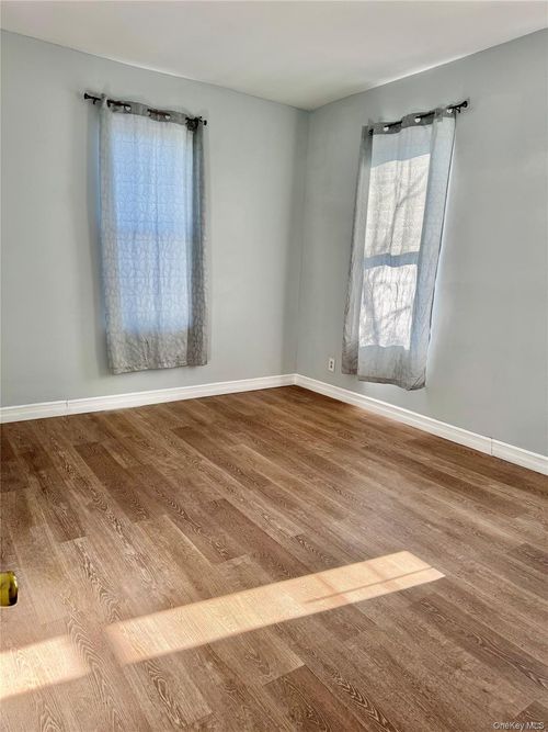 apt-4d-724 E 216th St, Bronx, NY, 10467-5845 | Card Image