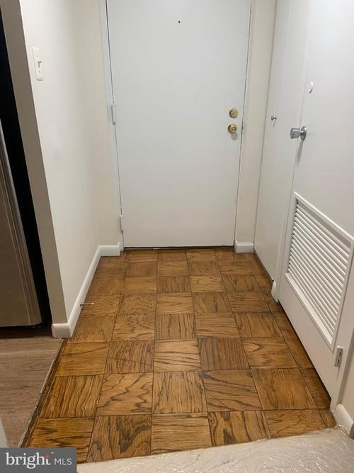 903-6001 Arlington Blvd, FALLS CHURCH, VA, 22044-2705 | Card Image