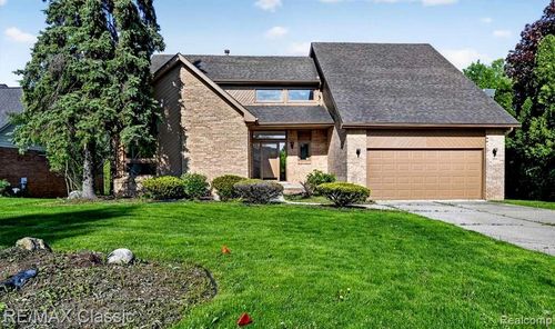 30779 Country Ridge Cir, Farmington Hills, MI, 48331-1110 | Card Image