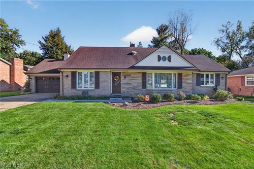 2007 Colonial Pkwy Ne, Massillon, OH, 44646-4907 | Card Image