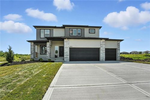 19615 W 195th Pl, Spring Hill, KS, 66083-8621 | Card Image