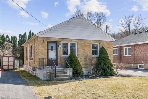 273 Bowman St, Hamilton, ON, L8S2T9 | Card Image