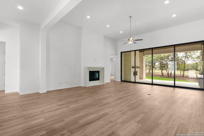 8166 Blue Oak, House other with 4 bedrooms, 5 bathrooms and null parking in Garden Ridge TX | Image 7