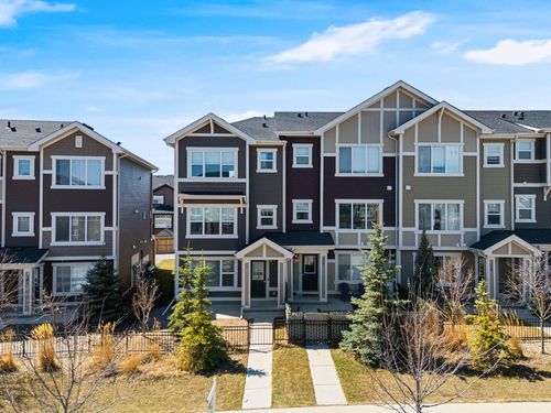 205 Sundown Road, Cochrane, AB, T4C2M6 | Card Image
