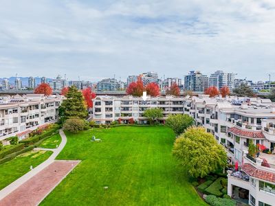 403 - 1869 Spyglass Pl, Condo with 2 bedrooms, 2 bathrooms and 1 parking in Vancouver BC | Image 2