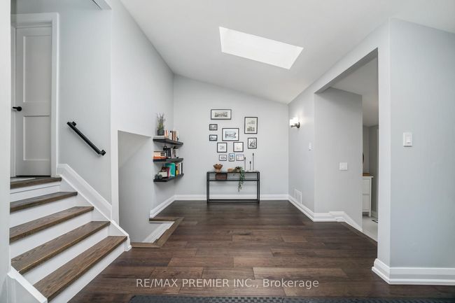 122 Robert Hicks Dr, House attached with 6 bedrooms, 5 bathrooms and 2 parking in North York ON | Image 4
