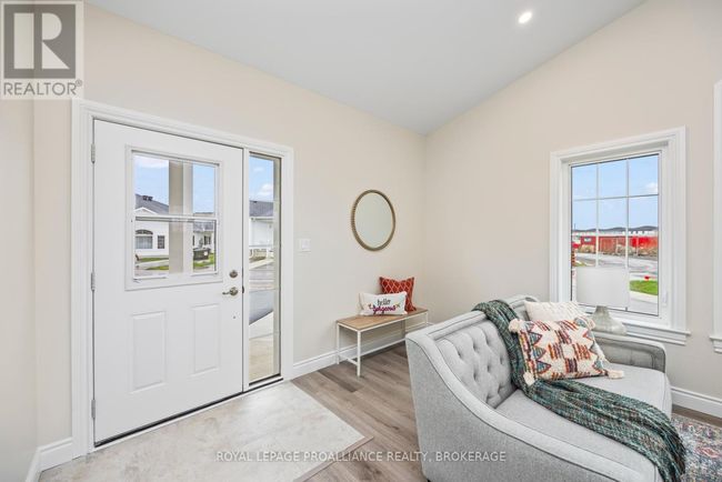 43 Carly Place, Townhouse with 2 bedrooms, 1 bathrooms and 1 parking in Loyalist (Amherstview) ON | Image 4