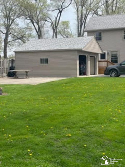 924 Hawthorne Dr, Temperance, MI, 48182-9545 | Card Image