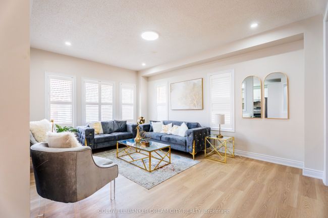 32 Charger Lane, House other with 8 bedrooms, 4 bathrooms and 2 parking in Brampton ON | Image 5