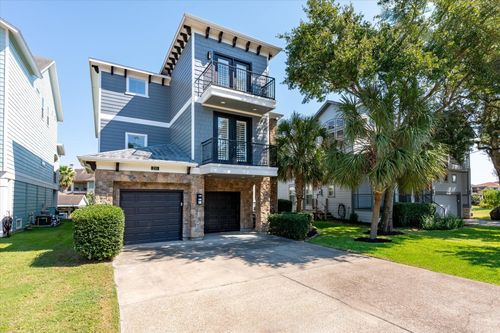 211 Valmar St, Kemah, TX, 77565-2062 | Card Image