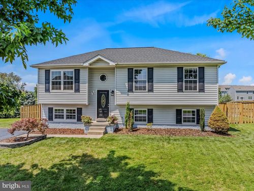 904 Oak Lee Dr, RANSON, WV, 25438-4827 | Card Image