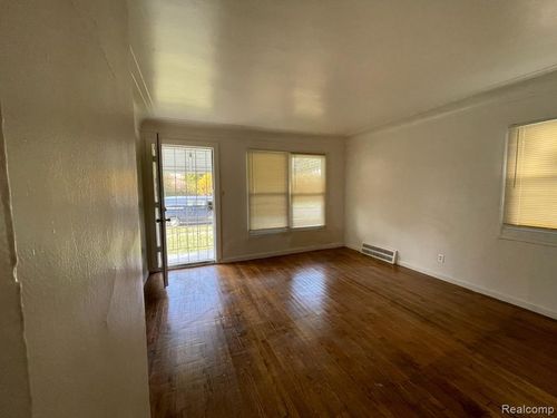 8074 Plainview Ave, Detroit, MI, 48228-2932 | Card Image