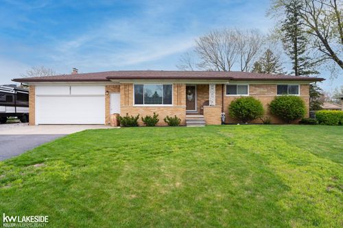 2932 Silverstone Ln, Waterford Twp, MI, 48329-4537 | Card Image