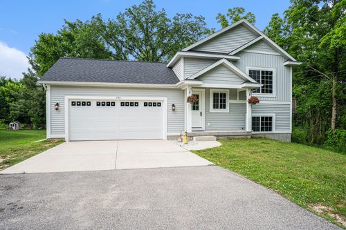 193 E Randall St, Coopersville, MI, 49404-1424 | Card Image