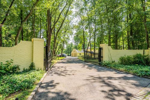 530 Centre Island Rd, Oyster Bay, NY, 11771-5016 | Card Image