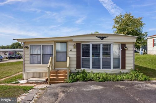 42 Chesapeake Est, THOMASVILLE, PA, 17364-9608 | Card Image