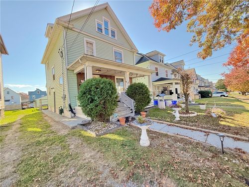 930 Beckford St, New Castle, PA, 16101-4404 | Card Image