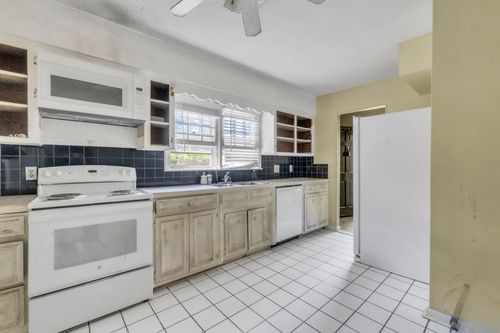 47 Summercreek Dr, Spartanburg, SC, 29307-3504 | Card Image