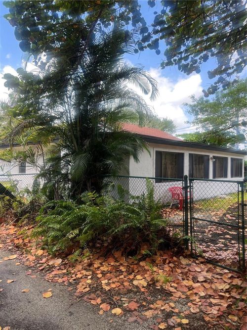 15260 Ne 2nd Ave, Miami, FL, 33162-4231 | Card Image