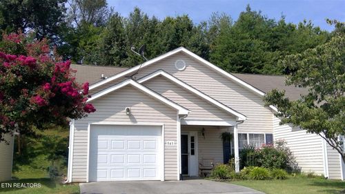 945 Ashley Michelle Ct, Knoxville, TN, 37934-7063 | Card Image