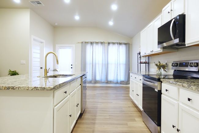 2220 Goldfinch Rd, House other with 3 bedrooms, 2 bathrooms and 2 parking in Midland TX | Image 11
