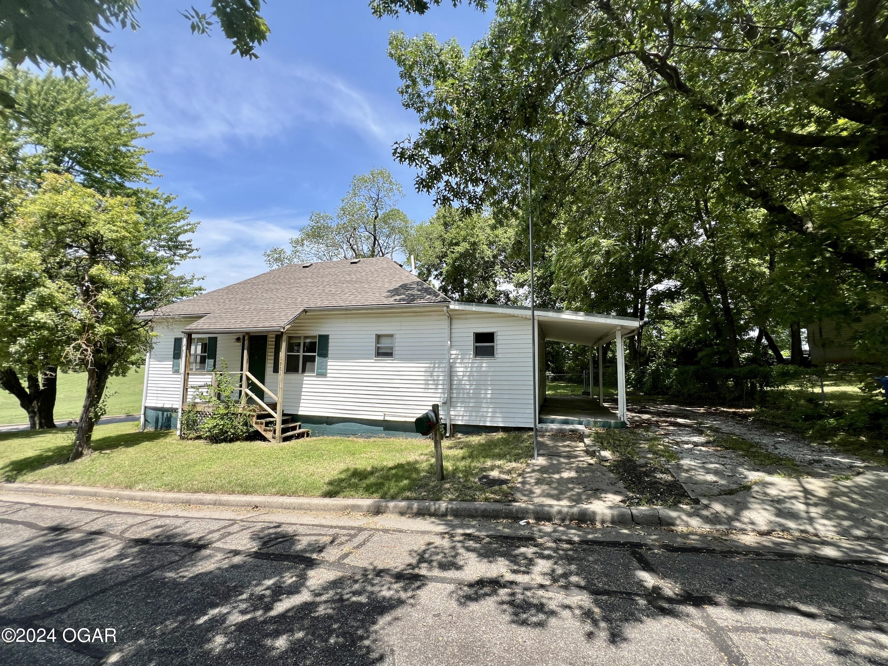 5th St, Joplin, MO 64801