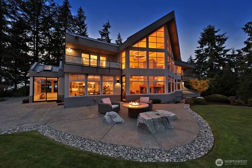 8045 Possession Rd, Clinton, WA, 98236-8913 | Card Image