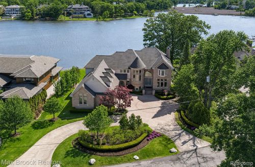 1832 Long Lake Shore Dr, Bloomfield Hills, MI, 48302-1233 | Card Image