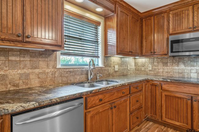 559 N Elm St, House other with 3 bedrooms, 2 bathrooms and null parking in Frankston TX | Image 9