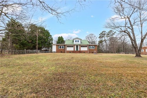 1020 Lacy Ln, Walnut Cove, NC, 27052-6911 | Card Image