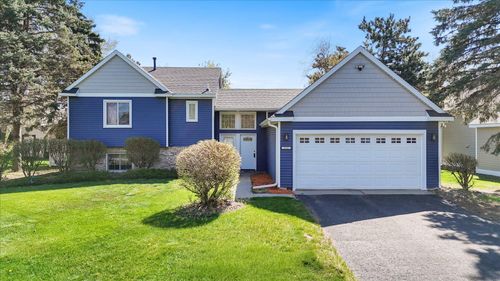 512 Hyde Ave N, Mahtomedi, MN, 55115-2261 | Card Image